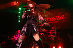 11月2日に開催された「Mari Hamada The 35th Anniversary Tour 2018 "Gracia"」東京・Zepp Tokyo公演の様子。（写真提供：ビクターレコーズ）
