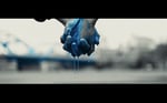 ヒトリエ「青」ミュージックビデオより。