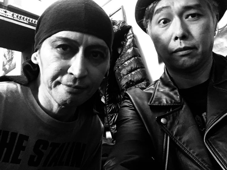左から遠藤ミチロウ、大槻ケンヂ。