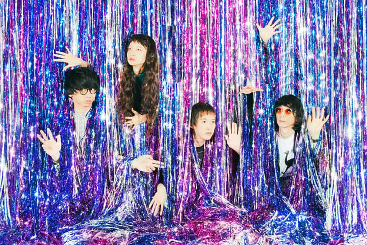 Czecho No Republic。左から2番目がタカハシマイ（Syn, G, Vo）、3番目が武井優心（Vo, B）。