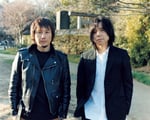 左から横山健、宮本浩次。（撮影：佐内正史）