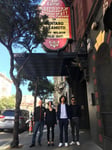 サンフランシスコのGreat American Music Hallのエントランス。左から西内徹、AYA、坂本慎太郎、菅沼雄太。
