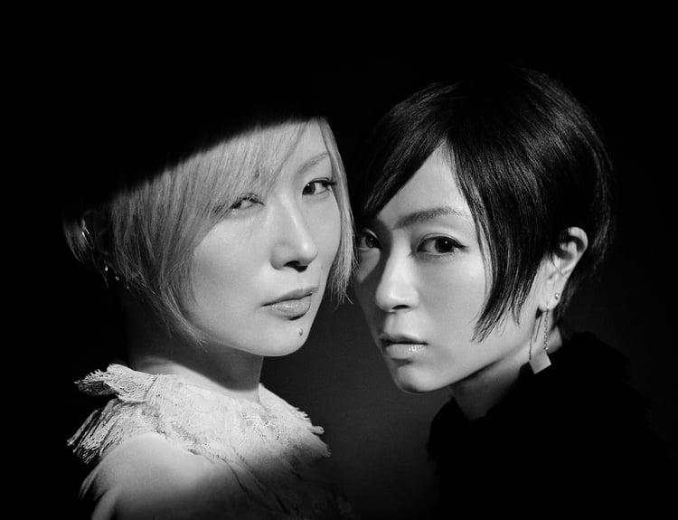 椎名林檎と宇多田ヒカル（「浪漫と算盤」MVより）