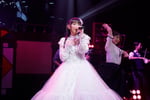「堀江由衣LIVE TOUR 2019 文学少女倶楽部」大阪・オリックス劇場公演の様子。（撮影：草刈雅之）