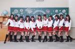 SUPER☆GiRLS。左から3番目が石橋蛍。