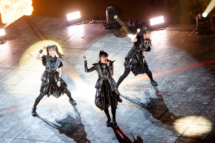 「METAL GALAXY WORLD TOUR IN JAPAN EXTRA SHOW『LEGEND - METAL GALAXY』」1月26日公演の様子。（撮影：瀧本“JON...”行秀）