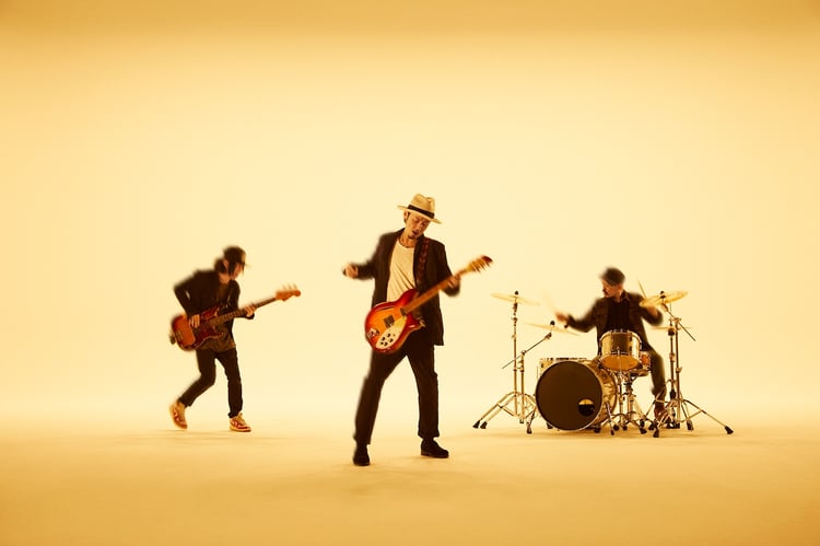 ACIDMAN。中央が大木伸夫（Vo, G）。