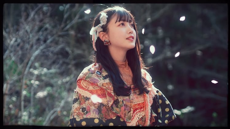 乃木坂46 3期生メンバー「毎日がBrand new day」ミュージックビデオより、久保史緒里。