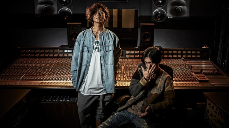 N/A。左から赤西仁、錦戸亮。