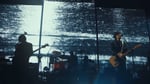 back number「雨と僕の話」ライブ映像より。