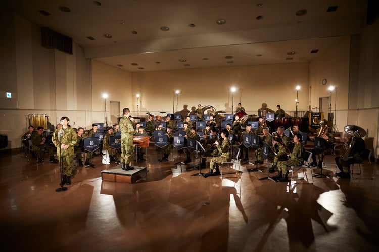 陸上自衛隊中部方面音楽隊「栄冠は君に輝く」カバーミュージックビデオのワンシーン。