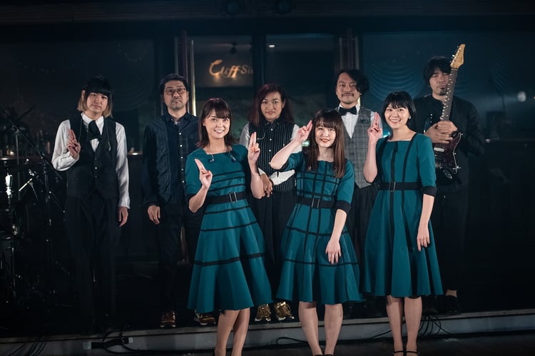 Negiccoとバンドメンバー。
