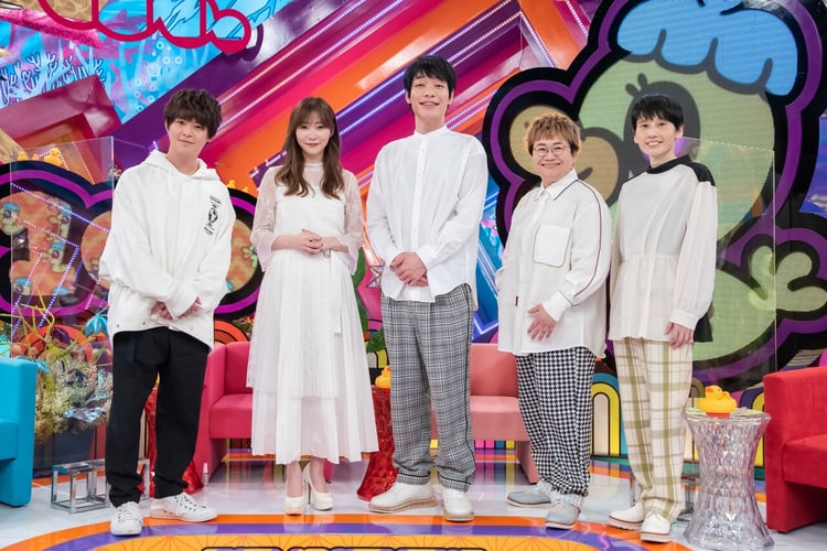 左から有岡大貴（Hey! Say! JUMP）、指原莉乃、川島明（麒麟）、ハリセンボン。(c)MBS