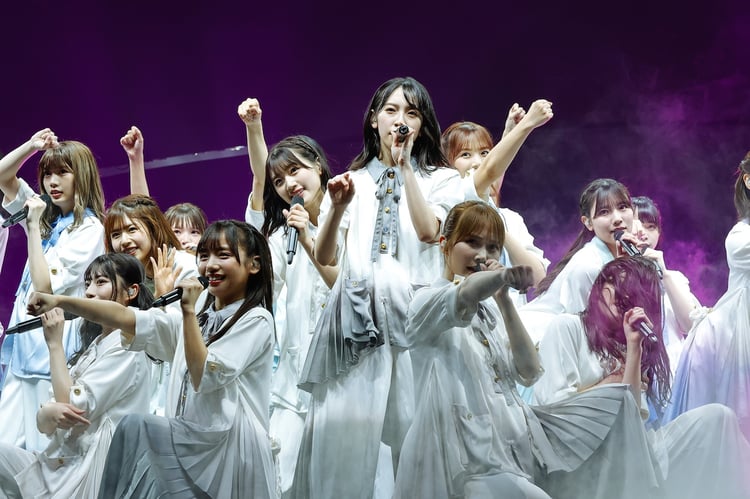 「ってか」を披露する日向坂46。（撮影：上山陽介）