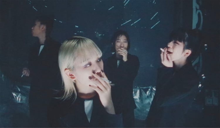 BiS「スモーキン・ビリー」ミュージックビデオより。