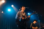 松本ユウ（Vo, G）（Photo by Momo Angela）