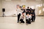 「smash. School」を撮影するENHYPEN。