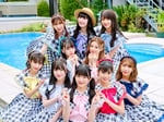 SUPER☆GiRLS。前列右が井上真由子。