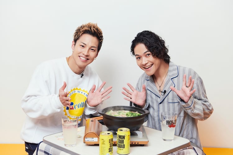 左からRIKU、岩谷翔吾。