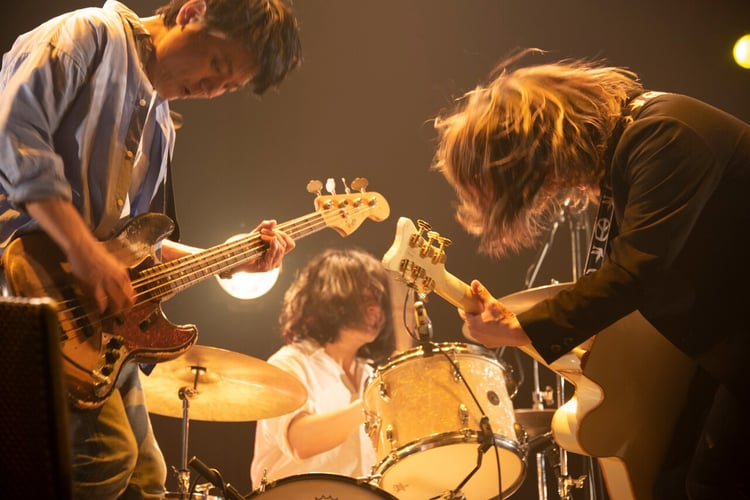 「サニーデイ・サービス コンサート 2022・春の風が吹いている presented by WOWOW MUSIC // POOL」の様子。（撮影：石垣星児）