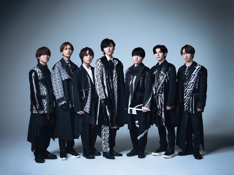 なにわ男子。左から4番目が道枝駿佑。
