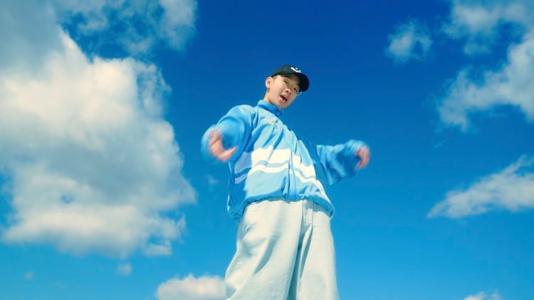 SPARTA「I Need Your Love feat. 鎮座DOPENESS」ミュージックビデオより。