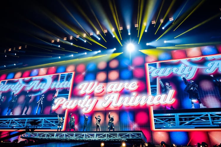 「AAA DOME TOUR 15th ANNI VERSARY -thanx AAA lot-」の様子。（撮影：田中聖太郎）