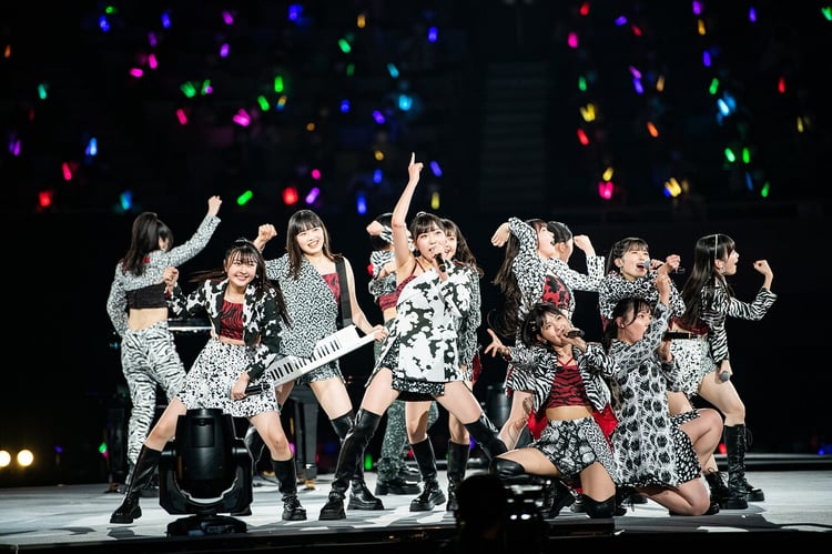 「BEYOOOOOND1St CONCERT TOUR どんと来い！ BE HAPPY! at BUDOOOOOKAN!!!!!!!!!!!!」の様子。