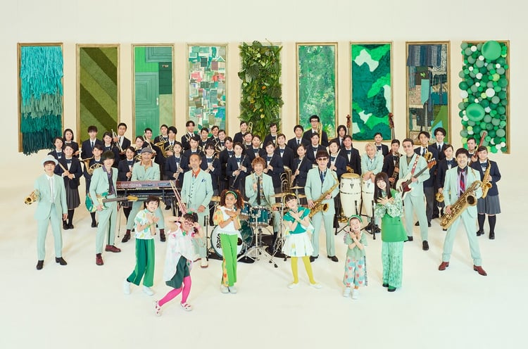 「ツバメ feat.ミドリーズ & 長濱ねる ＆ 東京都立片倉高等学校吹奏楽部」に参加した東京スカパラダイスオーケストラ、ミドリーズ、長濱ねる、東京都立片倉高等学校吹奏楽部。