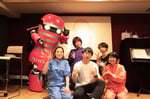 tricot24時間生配信企画で撮影された記念写真。