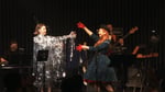 野宮真貴と松尾レミ（GLIM SPANKY）。