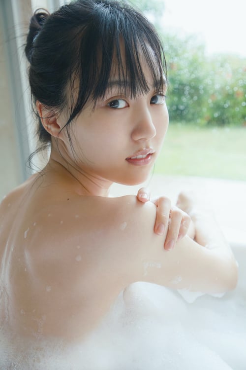 乃木坂46賀喜遥香1stソロ写真集「まっさら」封入特典ポストカードデザイン第6弾。（撮影：菊地泰久）