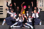 マハラージャン＆バンドメンバーと新しい学校のリーダーズ。（Photo by MAYUMI）