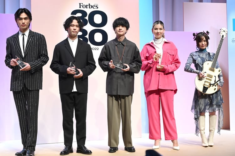 左から大平修蔵、江崎文武（WONK）、古賀げんじ、長谷川ミラ、Rei