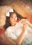 日向坂46東村芽依「見つけた」TSUTAYA限定版裏表紙 (c)藤本和典 / 白夜書房