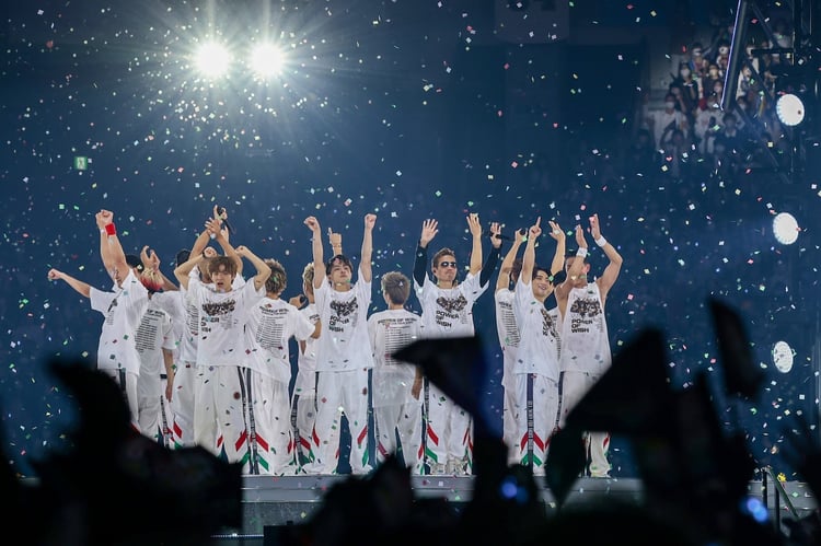 15人のEXILE”ツアーファイナルで黒木啓司を送り出す、年末にオリジナル