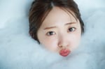 鈴木愛理デビュー20周年記念写真集からの先行公開カット。