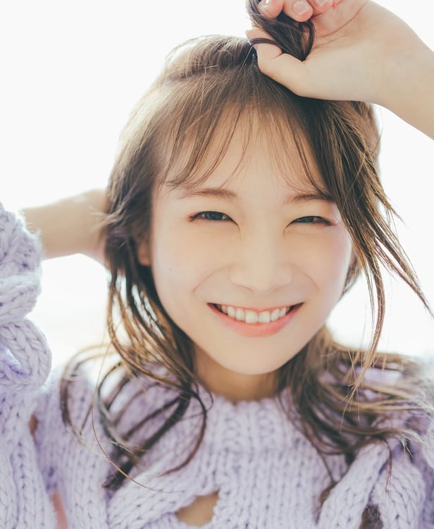 秋元真夏卒業記念写真集（タイトル未定）の掲載ショット。（撮影：東京祐）