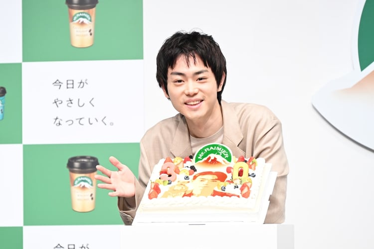 菅田将暉と誕生日ケーキ。