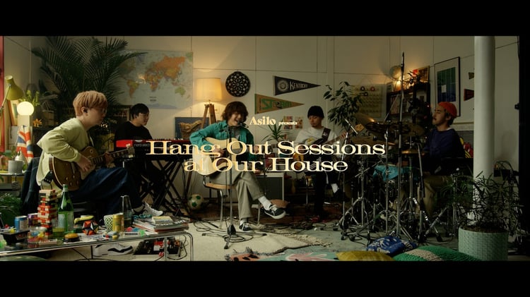 Asiloのスタジオライブ映像「Hang Out Sessions at Our House」より。