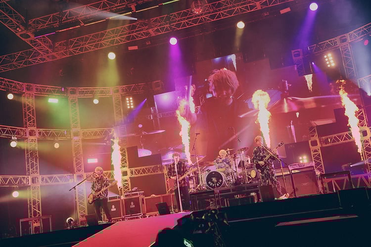 「KEYTALKの武道館で舞踏会～shall we dance?～2」の様子。