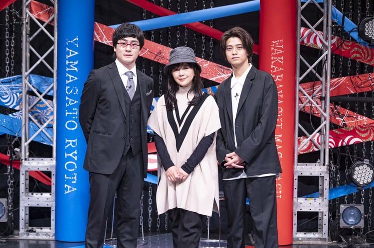 左から森本慎太郎（SixTONES）、薬師丸ひろ子、高橋海人（King ＆ Prince）。(c)日本テレビ