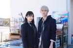 左から久間田琳加扮する丹羽茜、白岩瑠姫（JO1）扮する深川青磁。