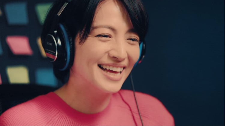 斉藤和義「底無しビューティー」MVのワンシーン。