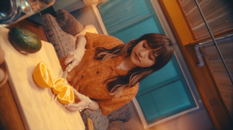 iri「Season」ミュージックビデオより。