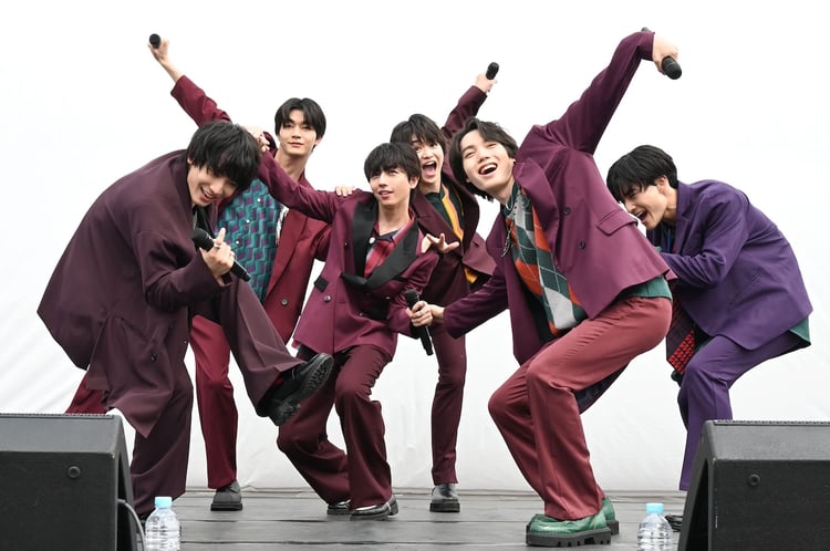 原因は自分にある。青空の下で新曲「Foxy Grape」初披露、観測者と叫ん