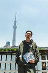 7inchアナログ発売を記念したDJ TATSUKIの写真。