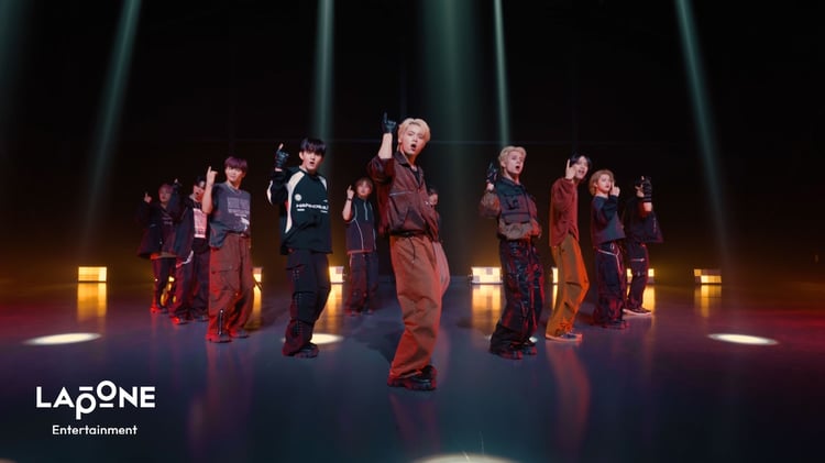 INI「DROP」コレオグラフィビデオより。