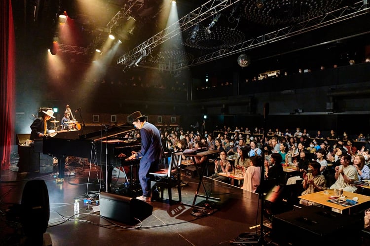 「H ZETTRIO Jazz Club Tour 2023 ～トリオが目に沁みるぜ Vol.1～」神奈川・Billboard Live YOKOHAMA公演の様子。（Photo by ViVi Koharu）