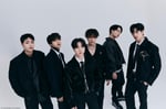 iKON。前列中央がJAY。